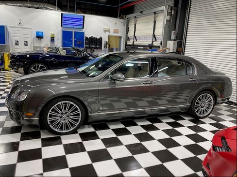 Used 2011 Bentley Flying Spur Flying Spur Speed image 2