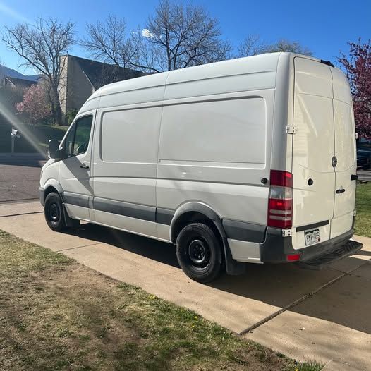 Used 2016 Freightliner Sprinter 2500 RWD image 2