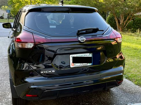 Used 2022 Nissan Kicks S FWD image 14