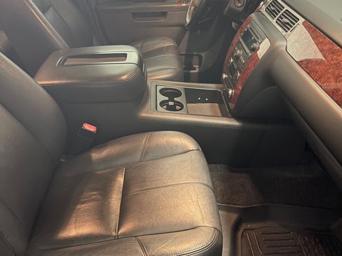 Used 2013 Chevrolet Tahoe LT image 16