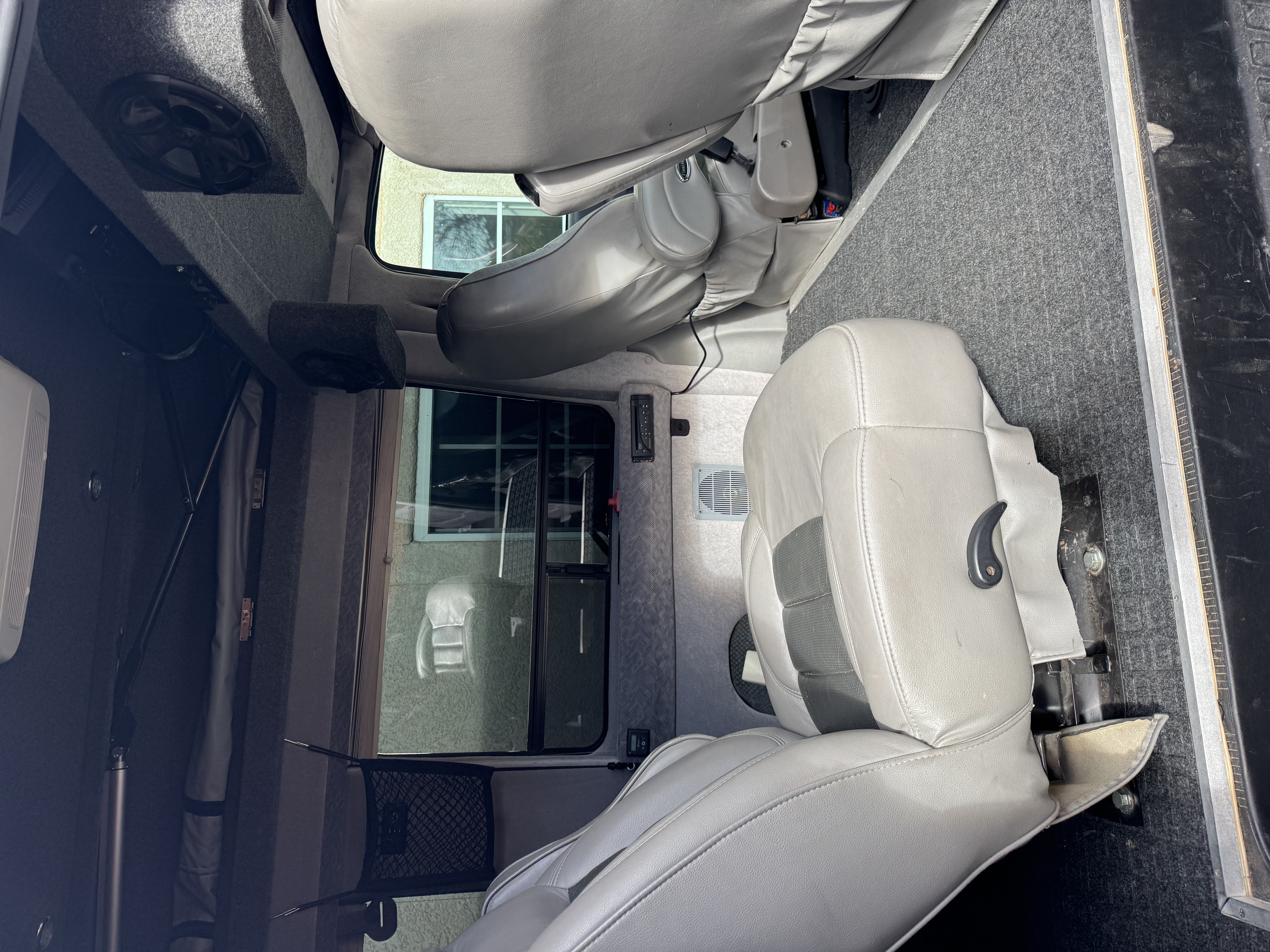 Used 2005 Ford E-350 and Econoline 350 Extended Super Duty RWD image 15
