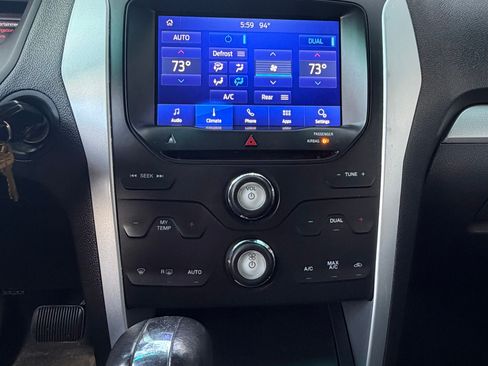 Used 2015 Ford Explorer XLT w/ Equipment Group 201B AWD/4WD image 11