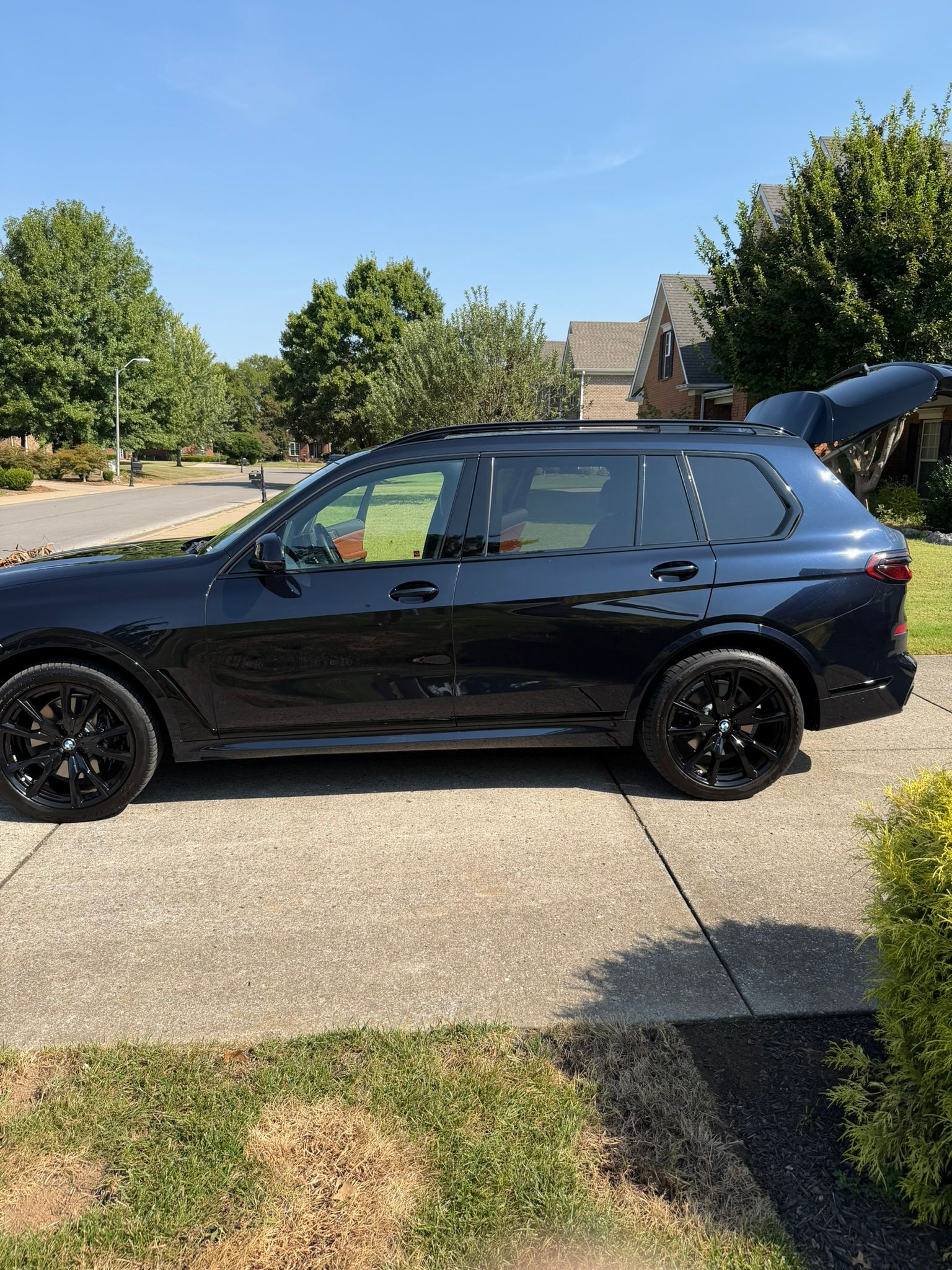 Used 2024 BMW X7 xDrive40i w/ M Sport Package AWD/4WD image 15