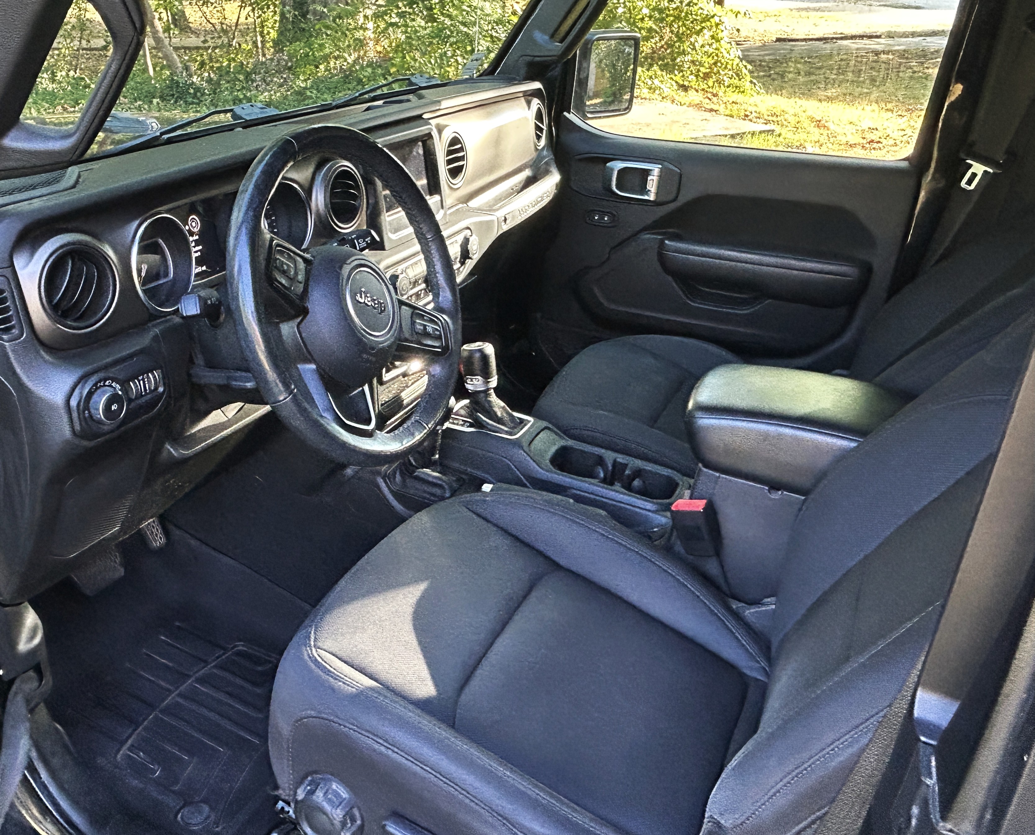 Used 2018 Jeep Wrangler Sport AWD/4WD image 9