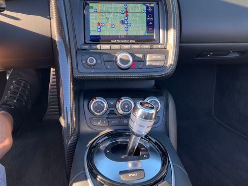 Used 2014 Audi R8 V8 w/ Full Leather Package image 19