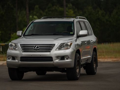 Used 2011 Lexus LX 570 4WD w/ Luxury Pkg image 14