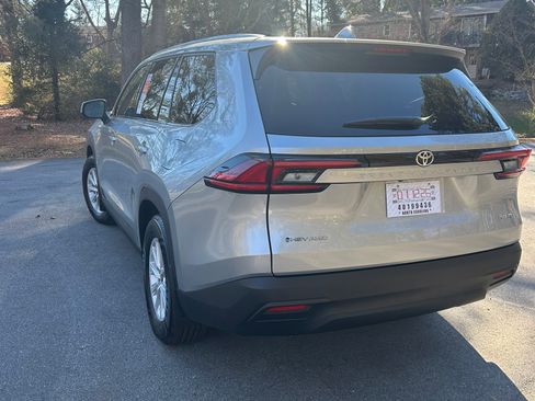 Used 2026 Toyota Grand Highlander AWD Hybrid image 4