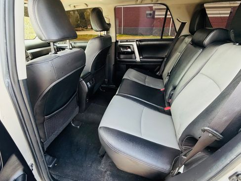 Used 2014 Toyota 4Runner SR5 Premium image 9