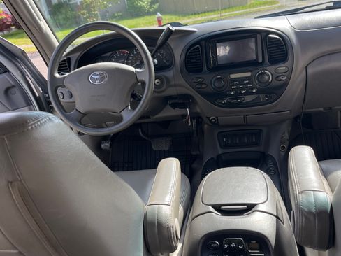 Used 2005 Toyota Sequoia SR5 AWD/4WD image 12