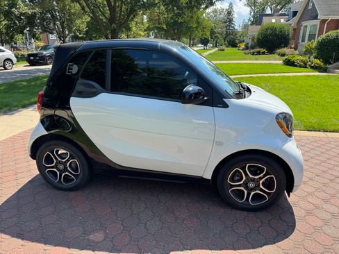 Used 2017 smart fortwo electric drive RWD image 7