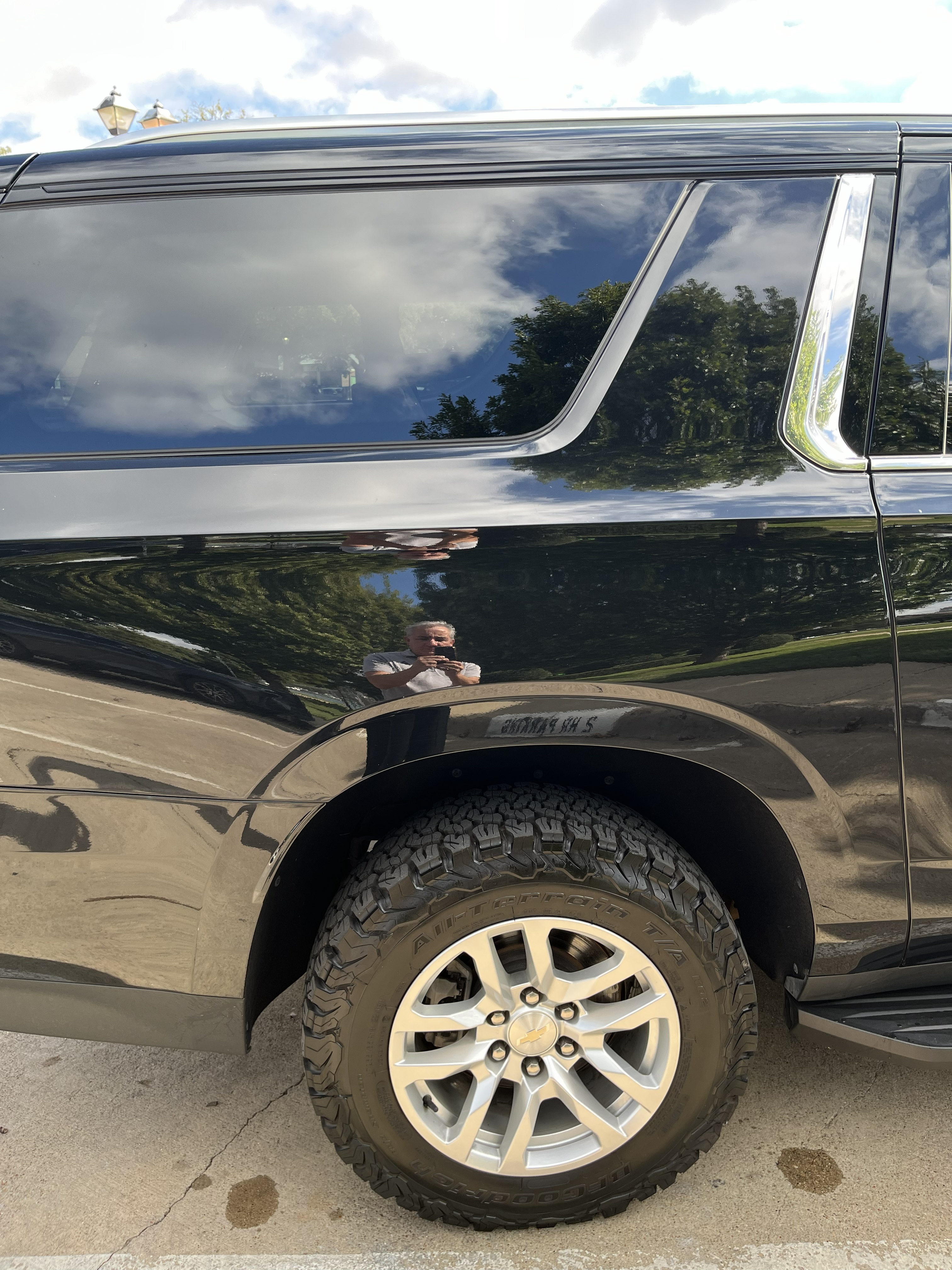 Used 2022 Chevrolet Suburban LT AWD/4WD image 14