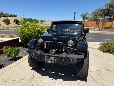 Used 2011 Jeep Wrangler Unlimited 70th Anniversary w/ Connectivity Group AWD/4WD image 4