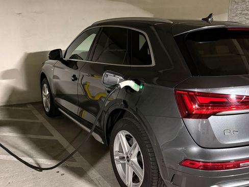 Used 2021 Audi Q5 e Prestige image 12