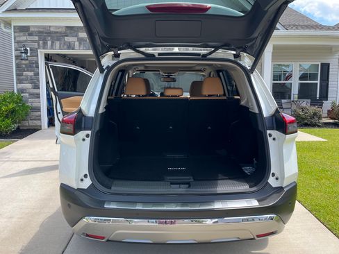 Used 2021 Nissan Rogue Platinum FWD image 11