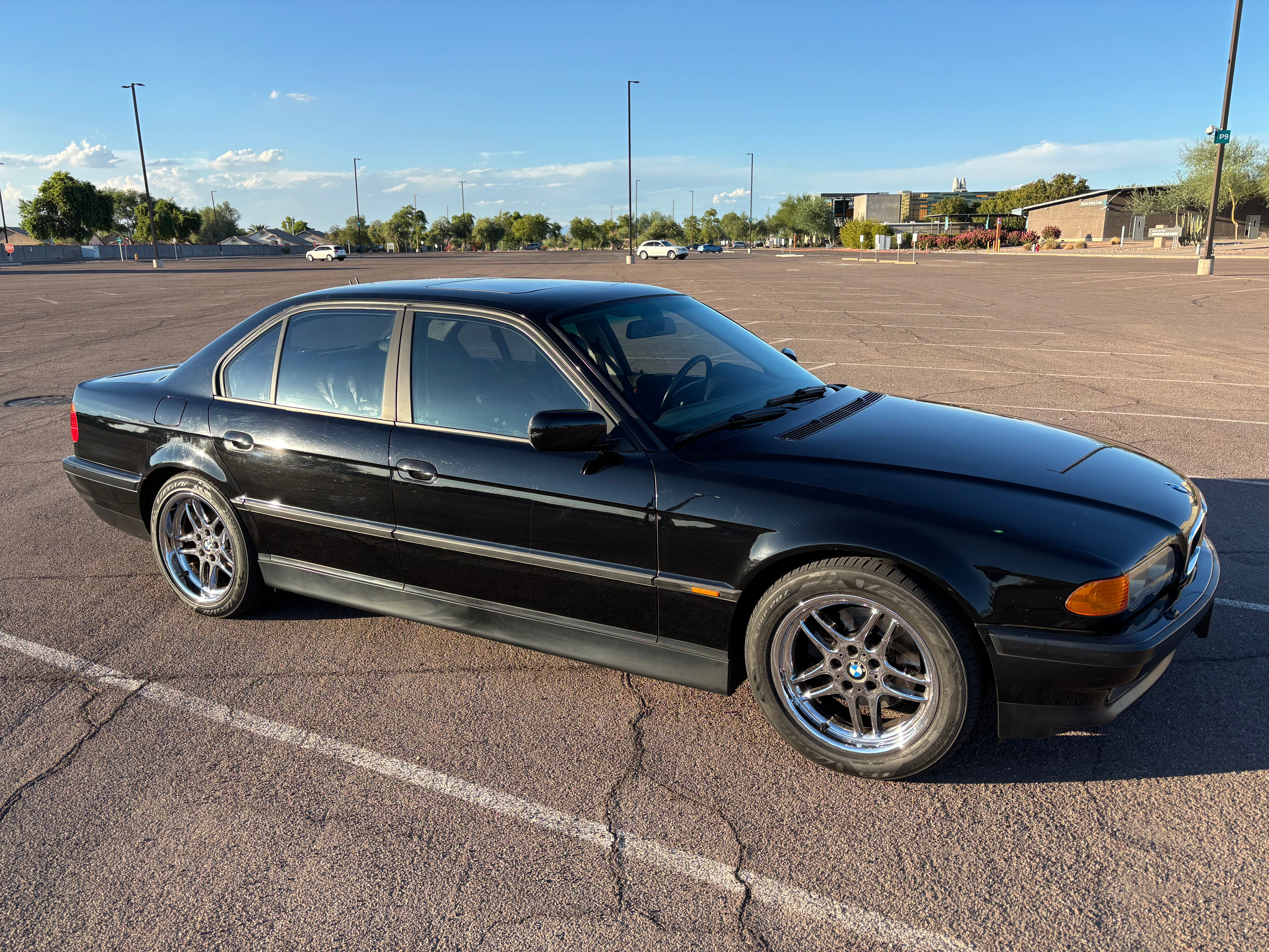 Used 2000 BMW 740i RWD image 4