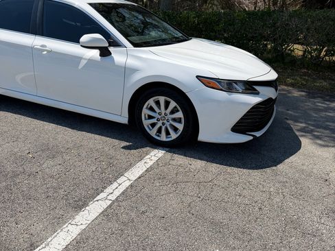 Used 2020 Toyota Camry LE image 11