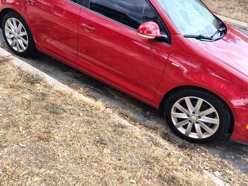 Used 2010 Volkswagen Jetta Wolfsburg Edition image 4