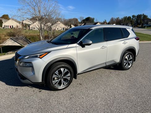 Used 2021 Nissan Rogue SV image 5