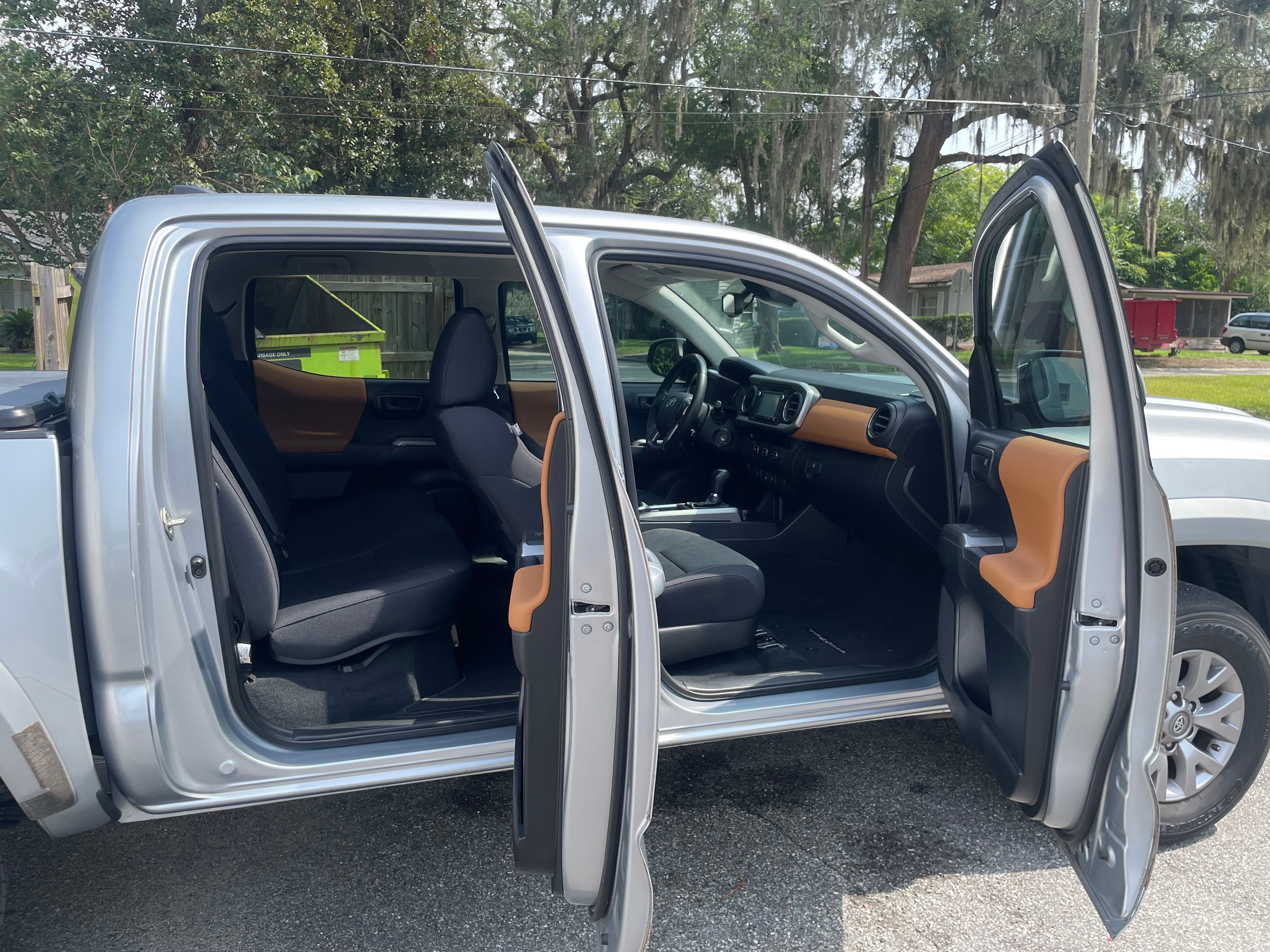 Used 2018 Toyota Tacoma SR5 RWD image 16