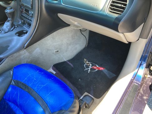 Used 2001 Chevrolet Corvette Coupe w/ Preferred Equipment Group2 image 12