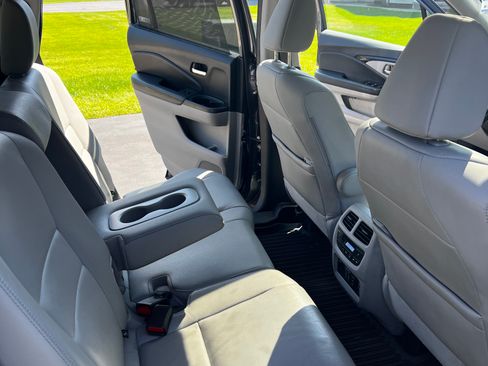Used 2020 Honda Pilot Touring image 14