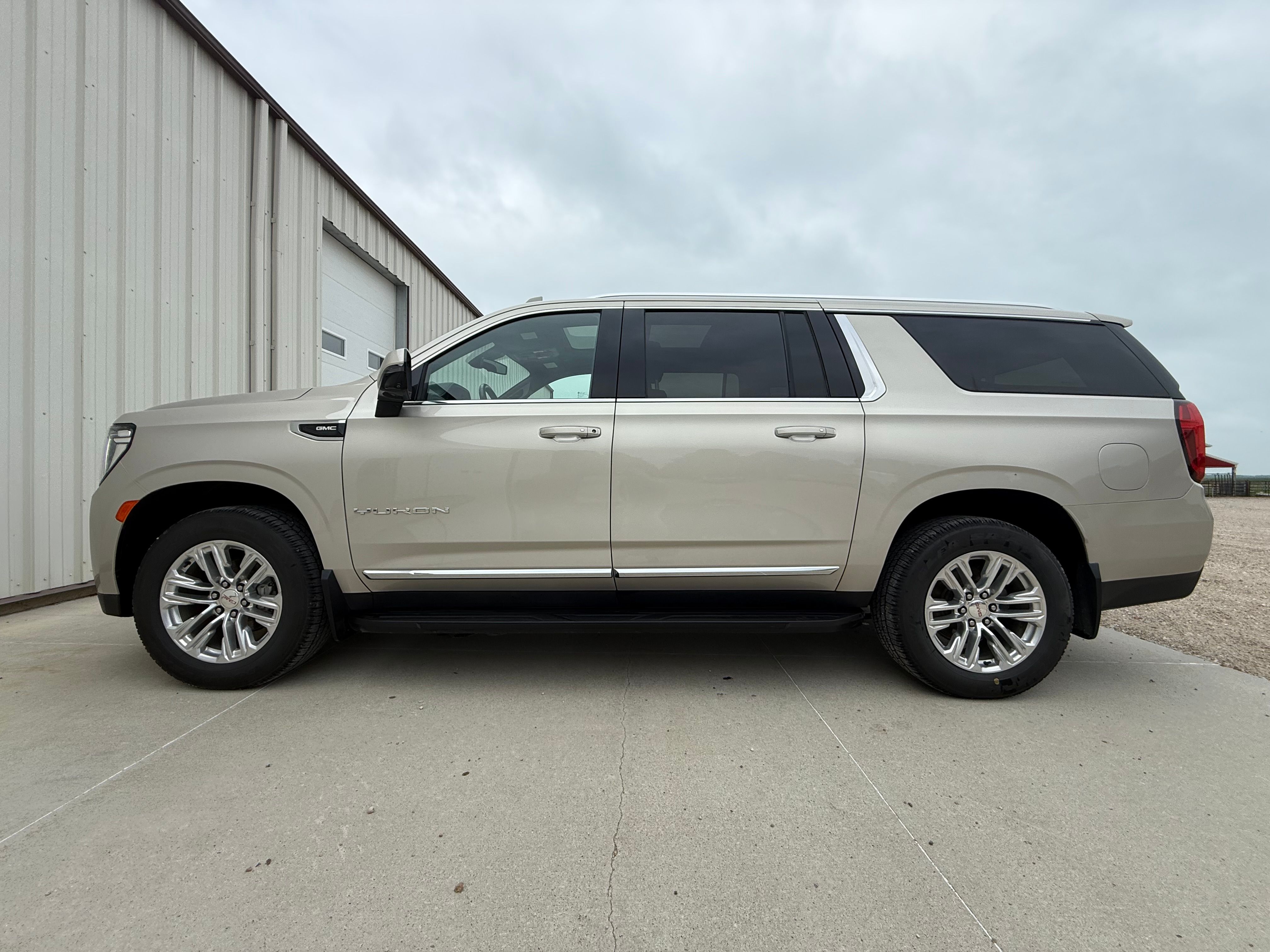 Used 2021 GMC Yukon XL SLT w/ SLT Luxury Package AWD/4WD image 5