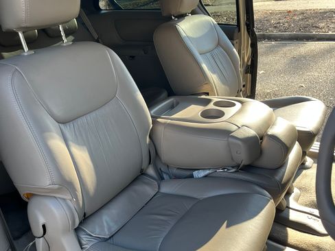 Used 2009 Toyota Sienna LE image 13