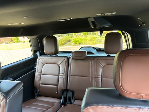 Used 2023 Lincoln Navigator Reserve image 25