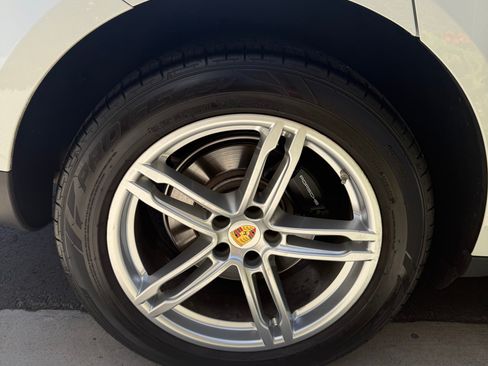 Used 2021 Porsche Macan AWD/4WD image 9