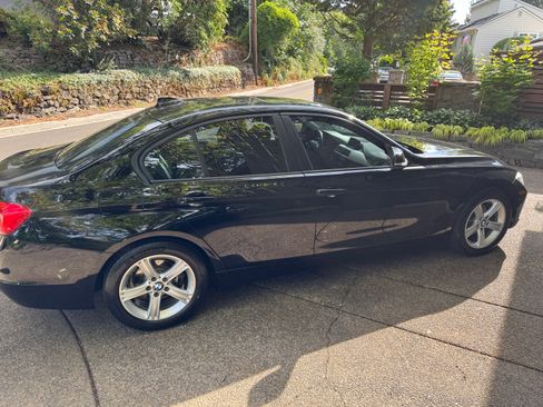 Used 2014 BMW 320i xDrive Sedan AWD/4WD image 4