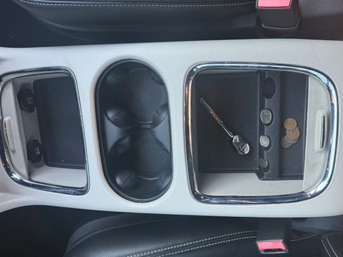 Used 2019 Dodge Grand Caravan SXT image 27