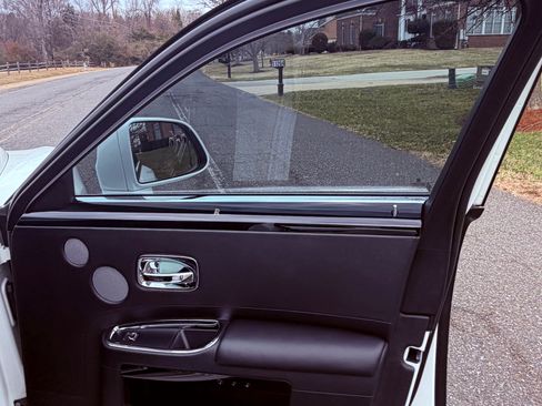 Used 2015 Rolls-Royce Ghost image 17