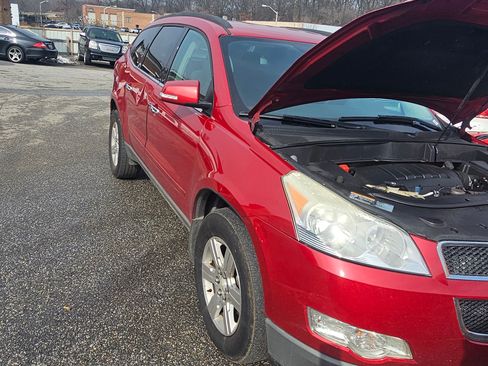 Used 2012 Chevrolet Traverse LT image 2