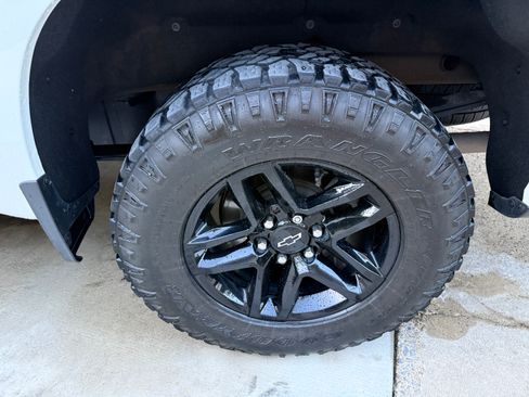 Used 2021 Chevrolet Silverado 1500 LT Trail Boss w/ Convenience Package II AWD/4WD image 10