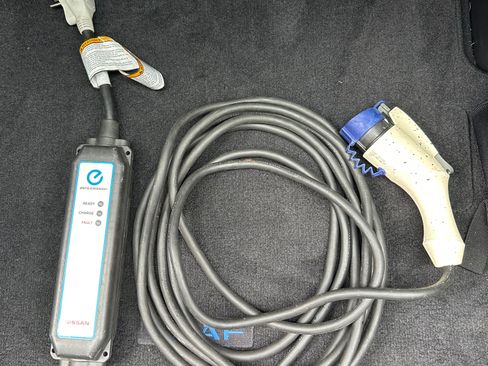 Used 2013 Nissan Leaf SV w/ LED & Quick Charge Pkg FWD image 22