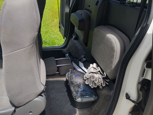 Used 2010 Nissan Frontier XE w/ XE Preferred Pkg image 8