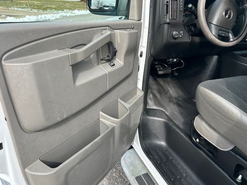 Used 2021 GMC Savana 2500 w/ Driver Convenience Package image 11