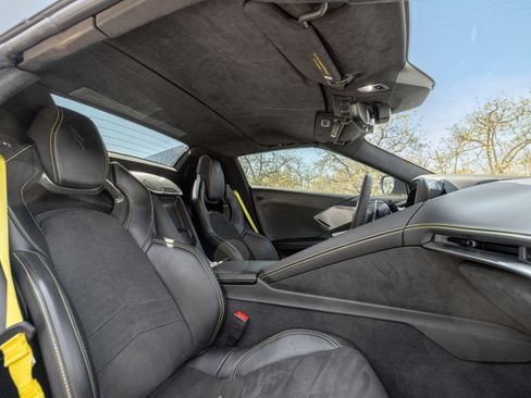 Used 2022 Chevrolet Corvette Stingray Premium Conv w/ Z51 Performance Package image 19