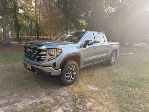 Used 2024 GMC Sierra 1500 SLT w/ X31 Off-Road Package AWD/4WD image 1