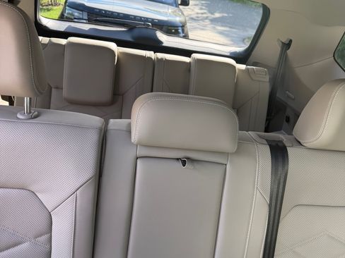 Used 2024 Volkswagen Atlas SE AWD/4WD image 20