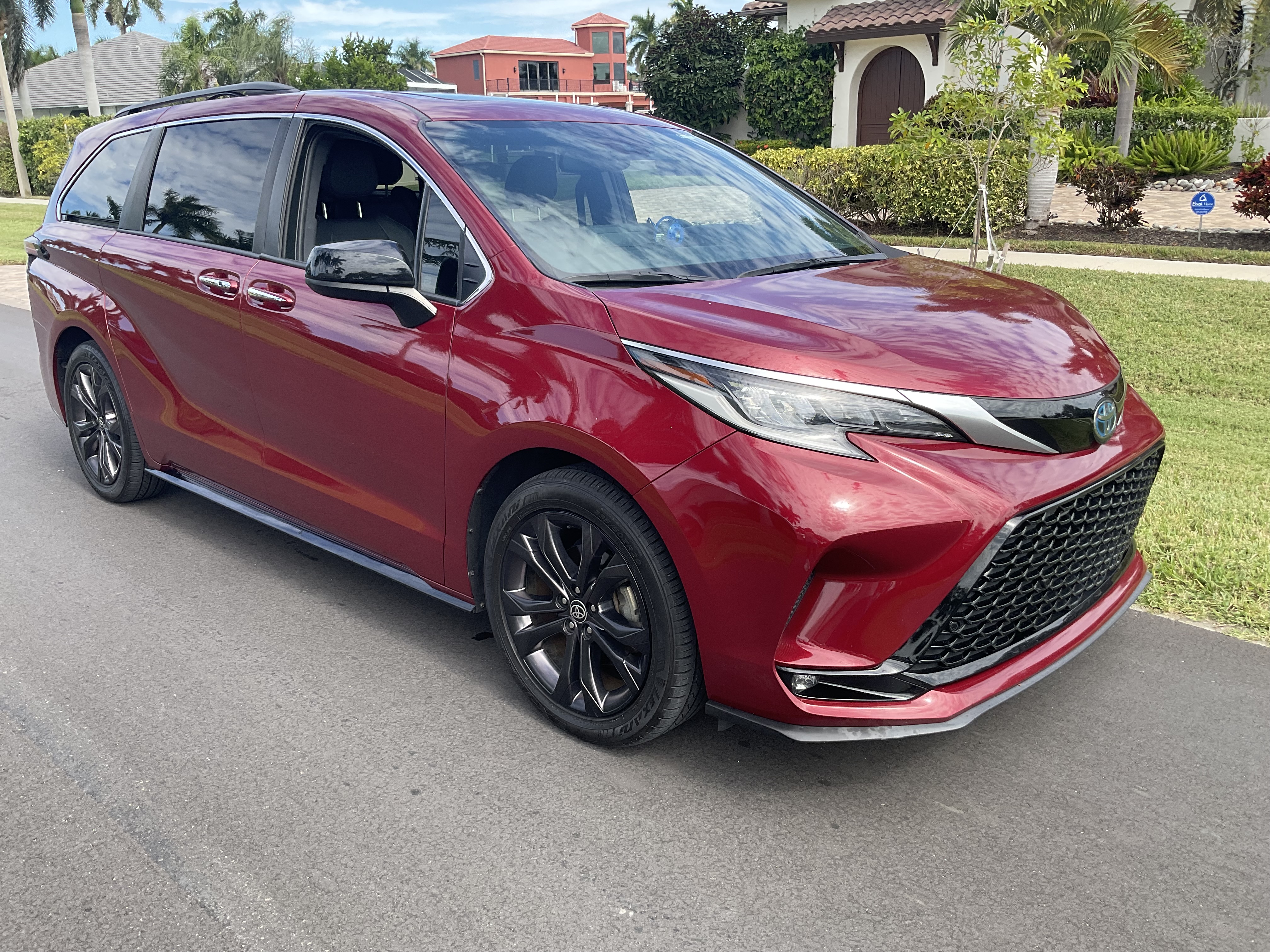 Used 2022 Toyota Sienna XSE w/ XSE Plus Package FWD image 9