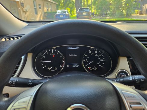 Used 2016 Nissan Rogue SV FWD image 12