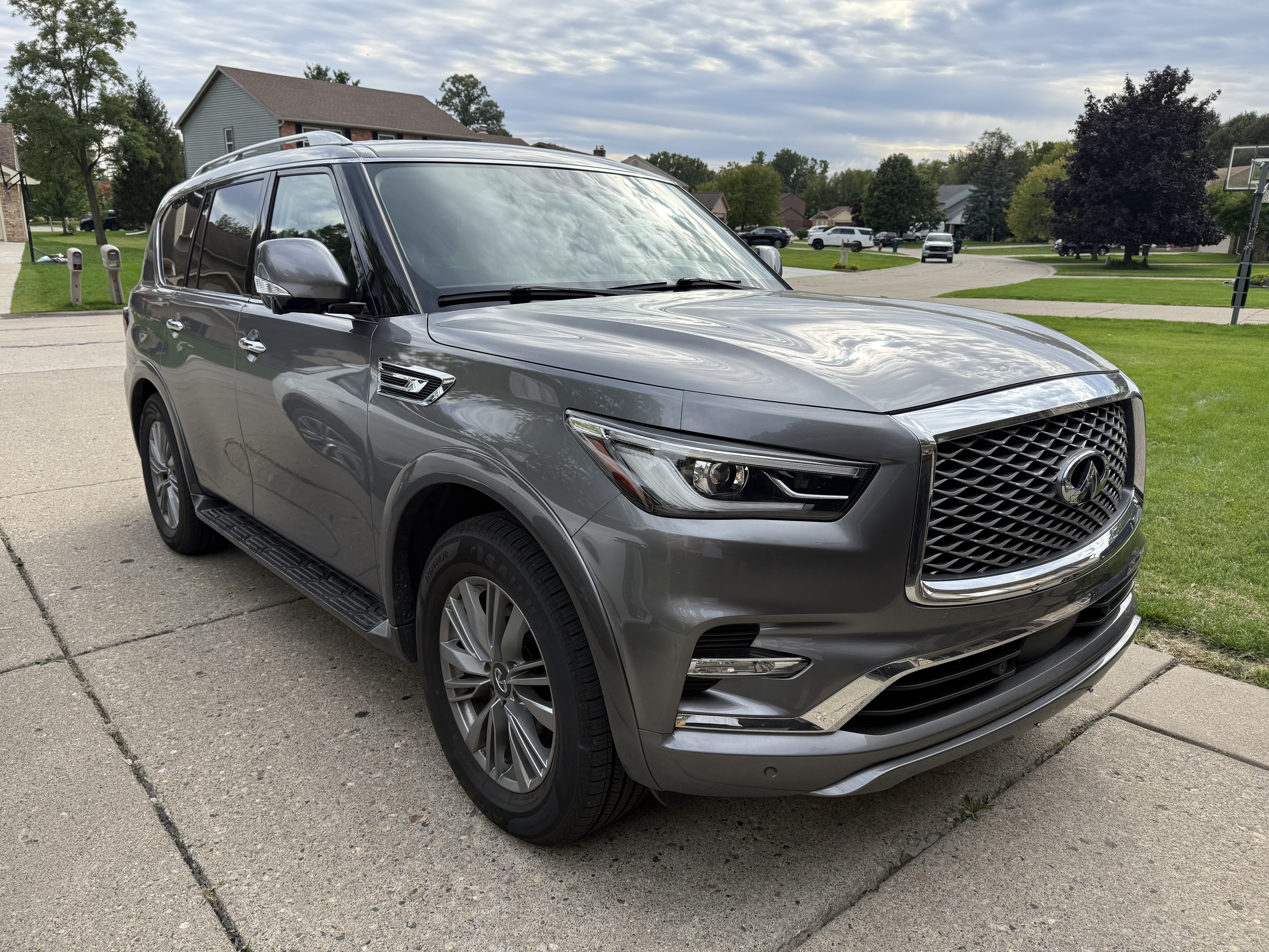 Used 2021 INFINITI QX80 Luxe w/ All-Season Package AWD/4WD image 1