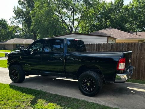 Used 2024 RAM 2500 Big Horn AWD/4WD image 1
