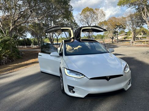 Used 2017 Tesla Model X 100D AWD/4WD image 1