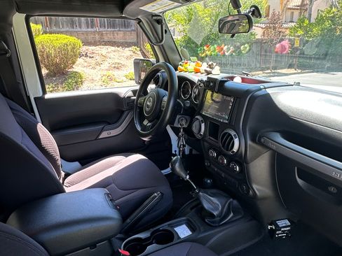 Used 2013 Jeep Wrangler Sport AWD/4WD image 12