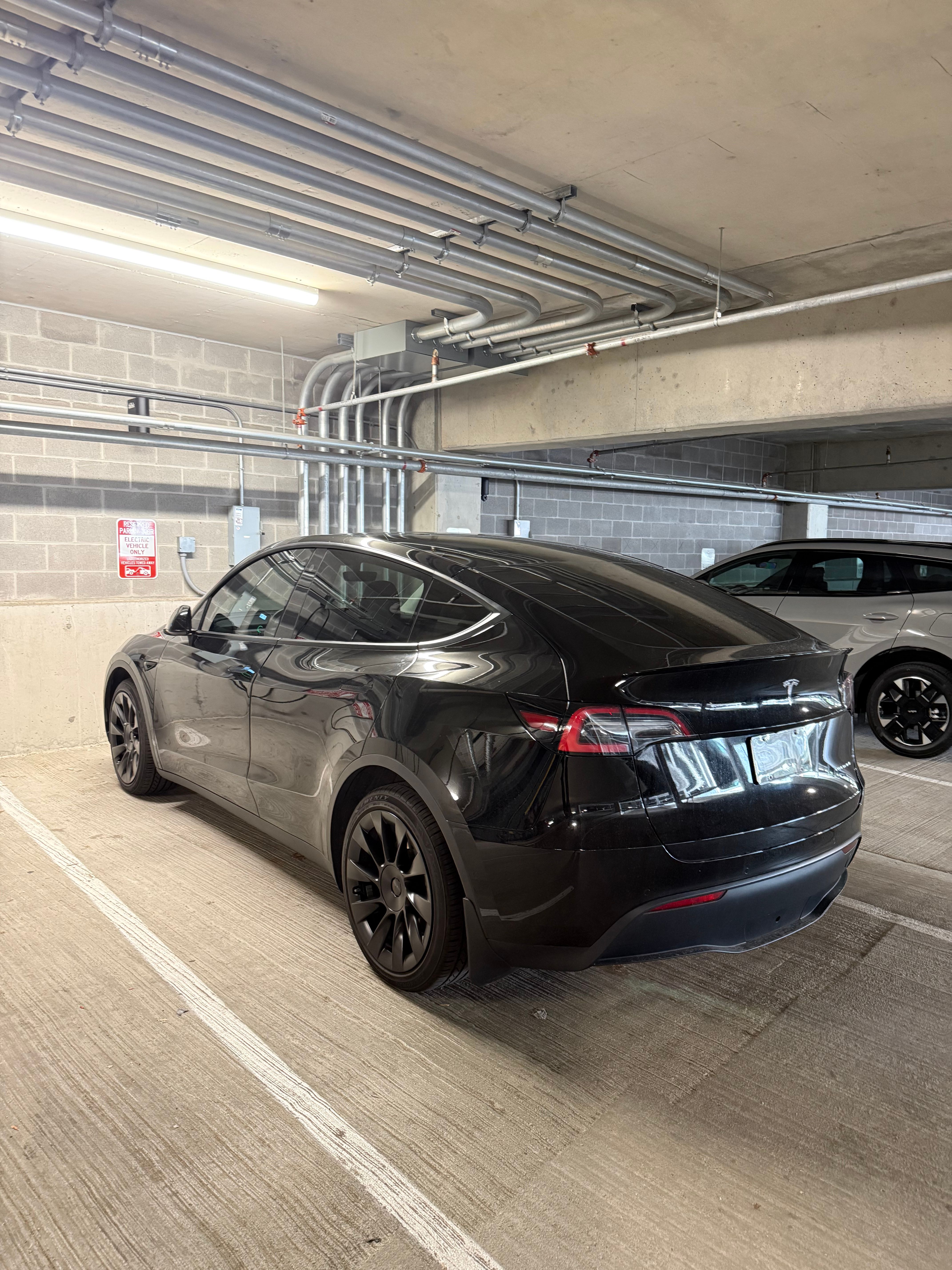 Used 2021 Tesla Model Y Long Range AWD/4WD image 2