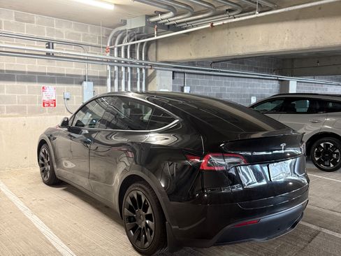 Used 2021 Tesla Model Y Long Range AWD/4WD image 2