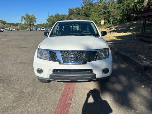 Used 2017 Nissan Frontier SV RWD image 6