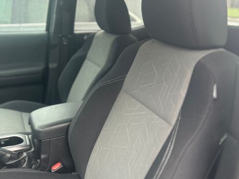 Used 2021 Toyota Tacoma TRD Off-Road w/ Technology Package image 6